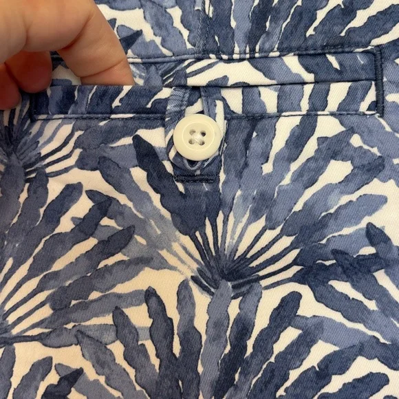 Vineyard Vines Women's Shorts - Picture 4 of 6